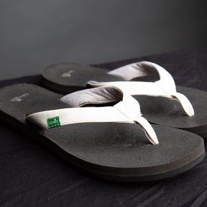 Sanuk Sandals Flip Flops Size 8